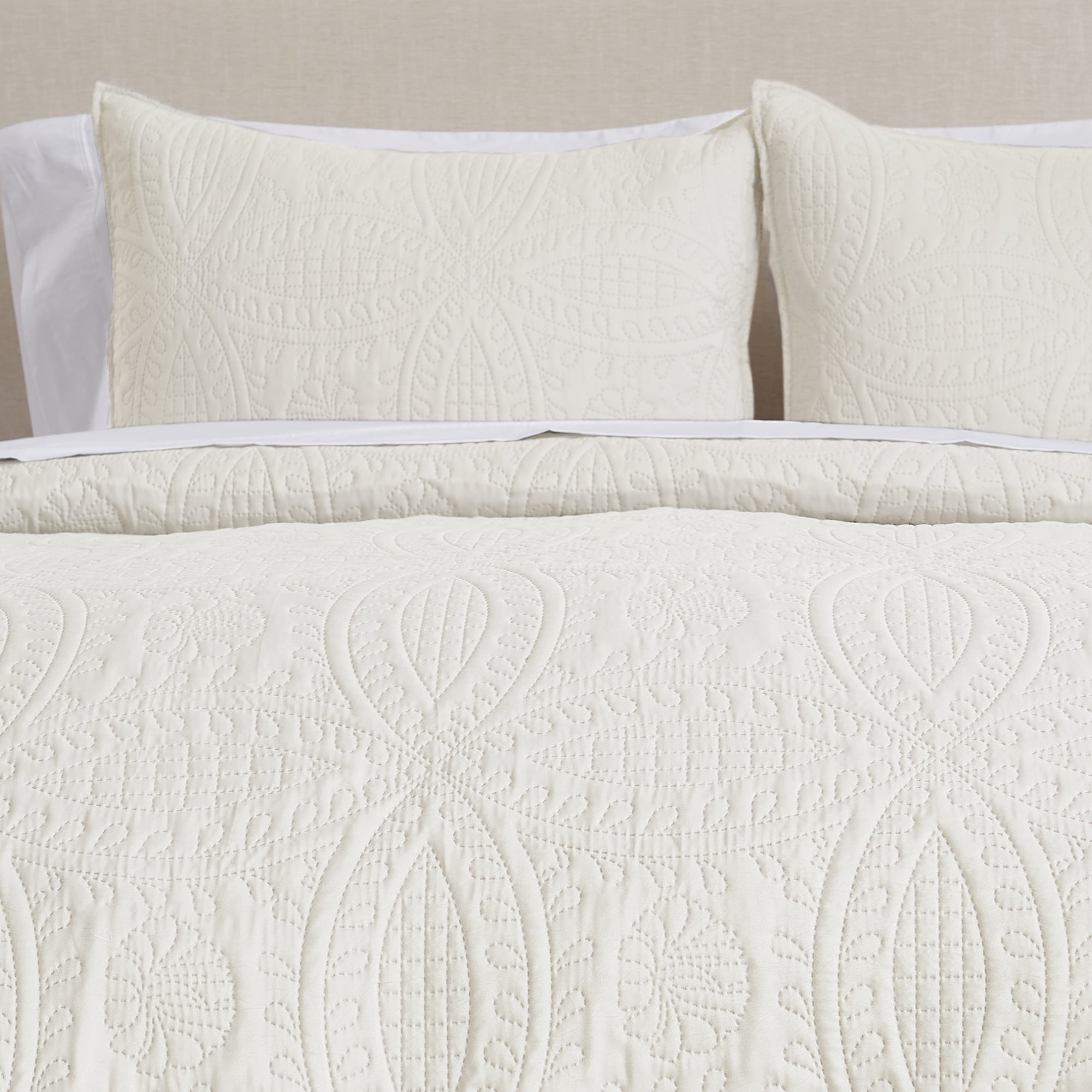 Great Bay Home Pinsonic Medallion Reversible Quilt Set With Shams (King/California King, Cream)