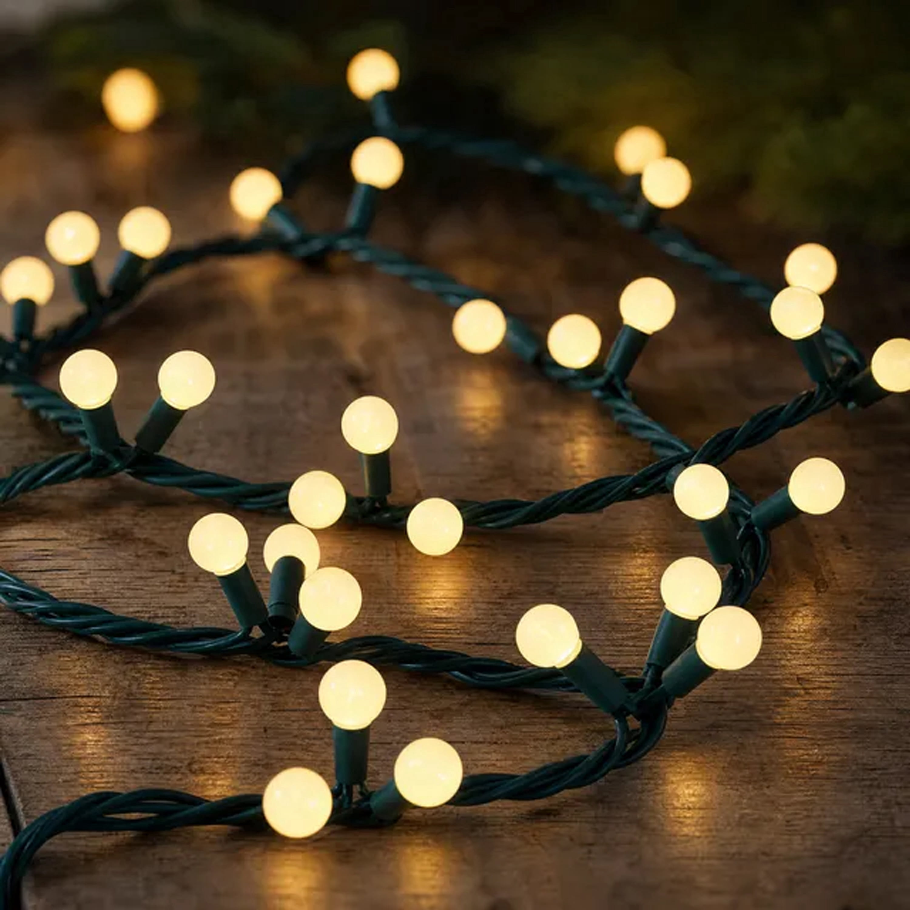 Indoor/Outdoor 90-Count LED G15 Globe Christmas Garland Lights, Frosted Warm White, Green Wire, 9', by Holiday Time