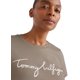 thumbnail image 3 of Camiseta Tommy Hilfiger para mujer, corte regular, logotipo exclusivo, 3 of 5