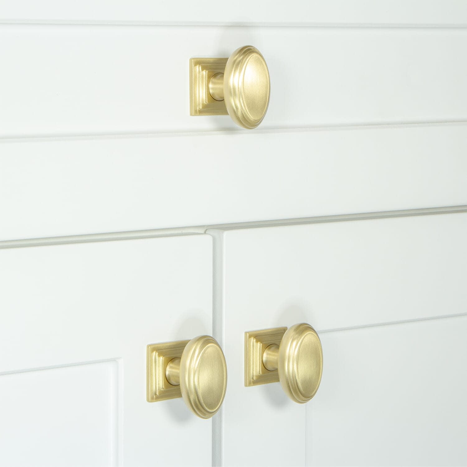 Grandeur 804724 Anneau 1-3/4" Solid Brass Flat Oval Cabinet Knob - Brass