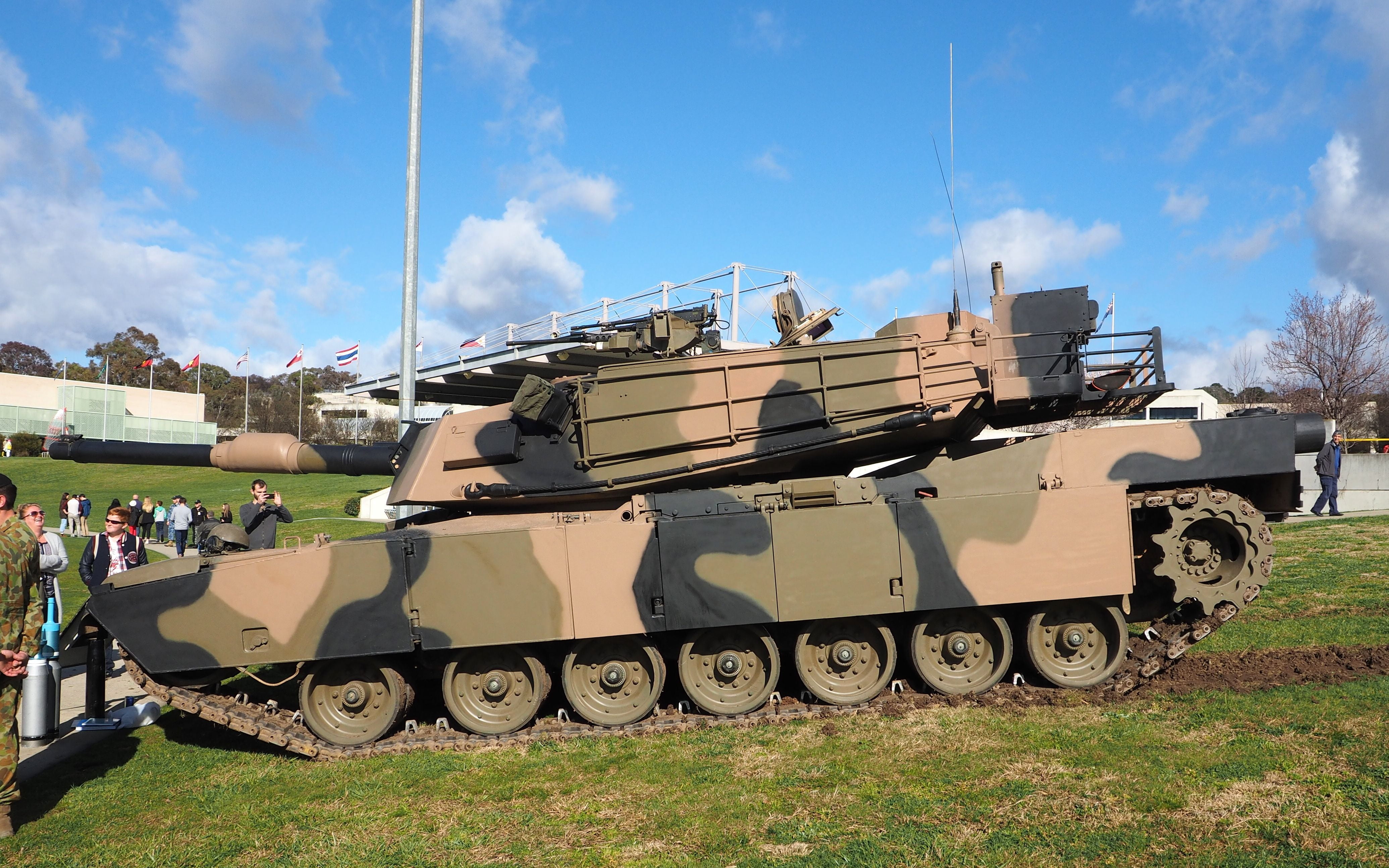 Side view of an Australian Army Abrams tank at the 2015 ADFA open day