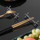 thumbnail image 4 of Estante para palillos de metal, cuchillo, tenedor, cuchara, almohada para palillos, japonés, coreano, creativo, flor de ciruelo, estante para palillos de usos múltiples, adornos para bolígrafos, 4 of 6