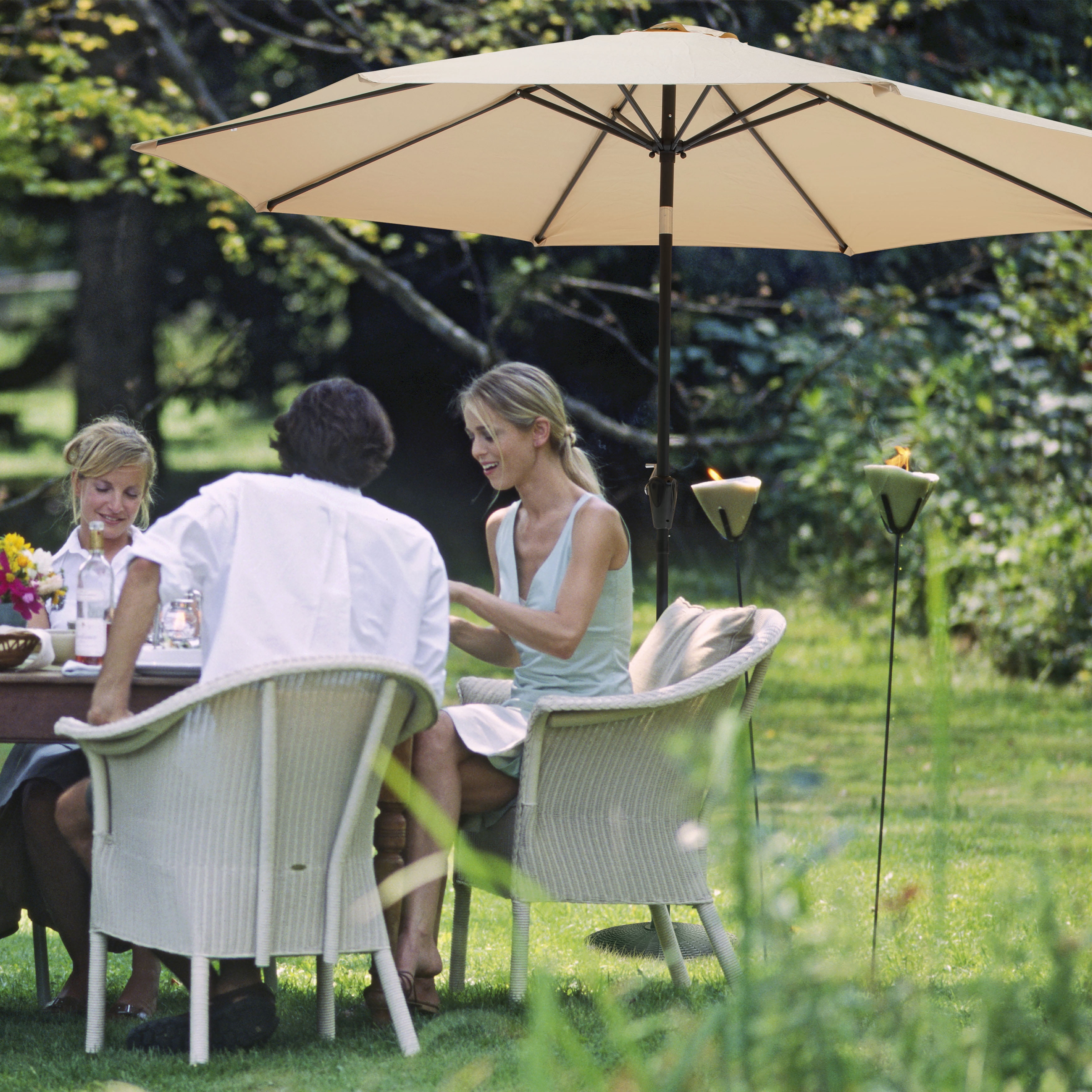 Nuu Garden 8 ft Outdoor Aluminum Patio Umbrella, Outdoor Table Umbrella with 8 Sturdy Ribs Patio Umbrella with Push Button Tilt and Crank
