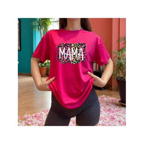 Playera Blusa Mama Mamá Fieramente Increíble – Estilo Animal Print con Actitud Color Fucsia Talla Grande Marca Emil SaEs