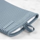 thumbnail image 5 of Juego de 2 guantes de cocina KitchenAid de silicona suave acanalada, color azul, 5 of 6