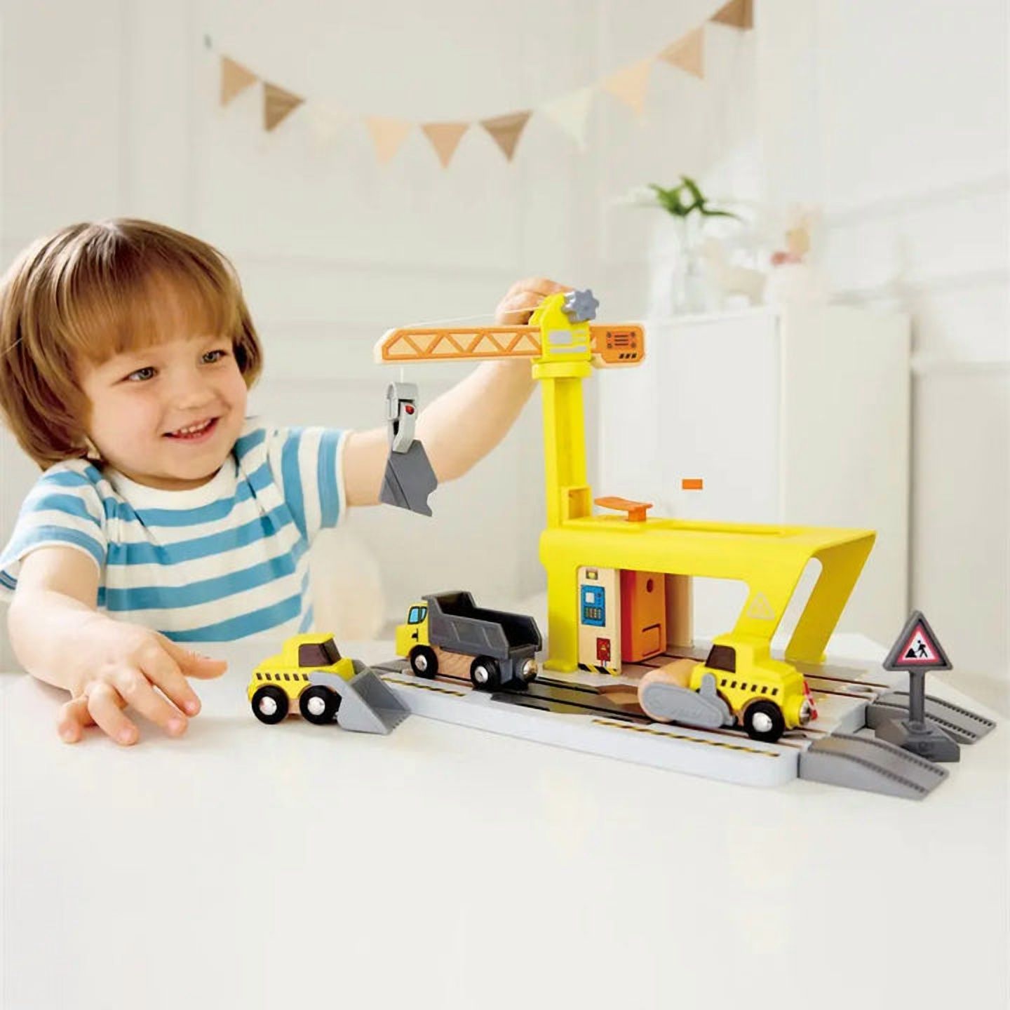 Hape Railway Crane Construction