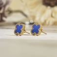 thumbnail image 4 of JeenMata Pendientes de Botón con Flores Azules Bañados en Oro Amarillo, 4 of 6