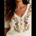 thumbnail image 4 of Suéter de Corta para Mujer, Estilo Retro con Bordado Floral, Blusa Campesina Cuello en V y Lazo Frontal Verano. M, 4 of 5