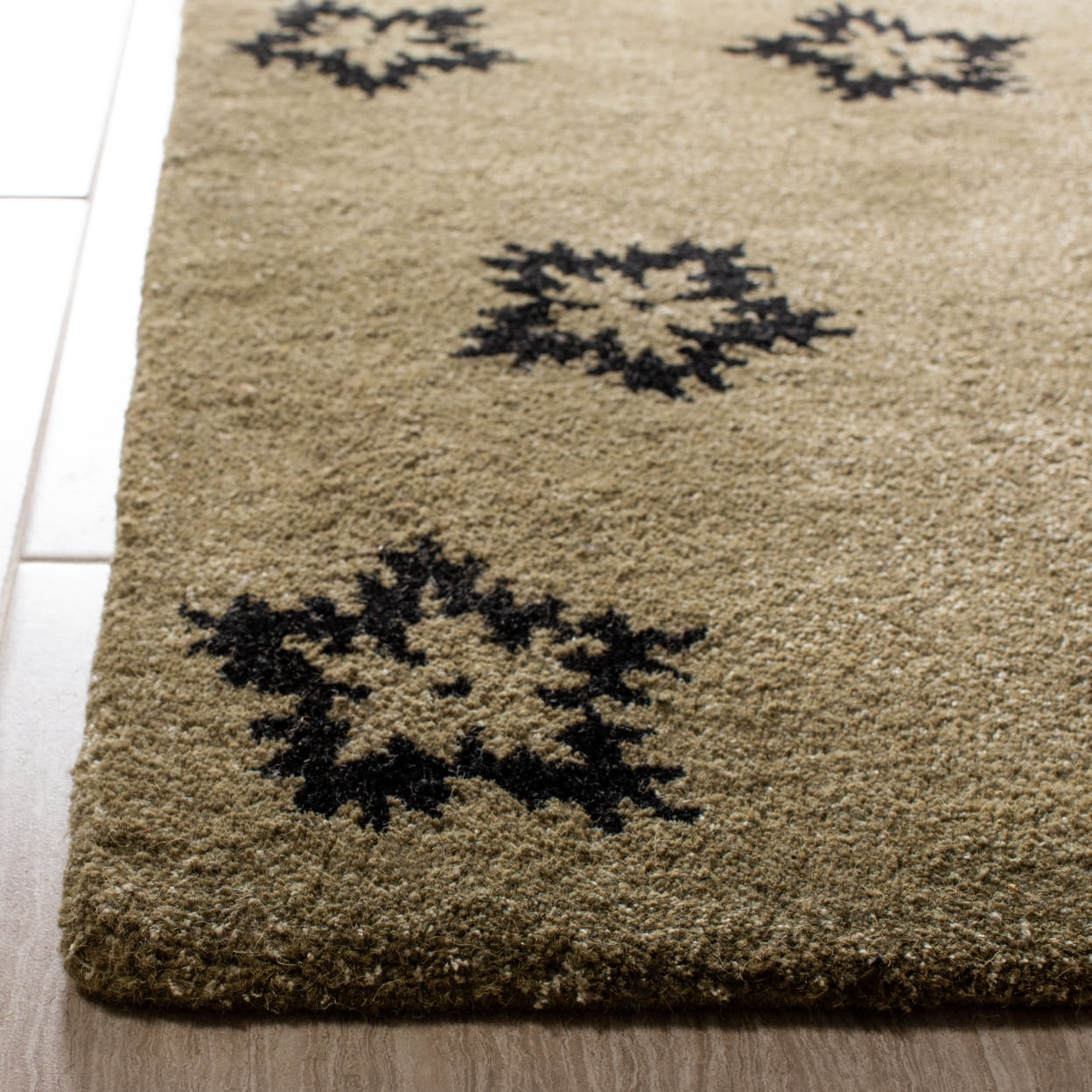 SAFAVIEH Soho Liam Floral Wool Area Rug, Sage/Black, 9'6" x 13'6"
