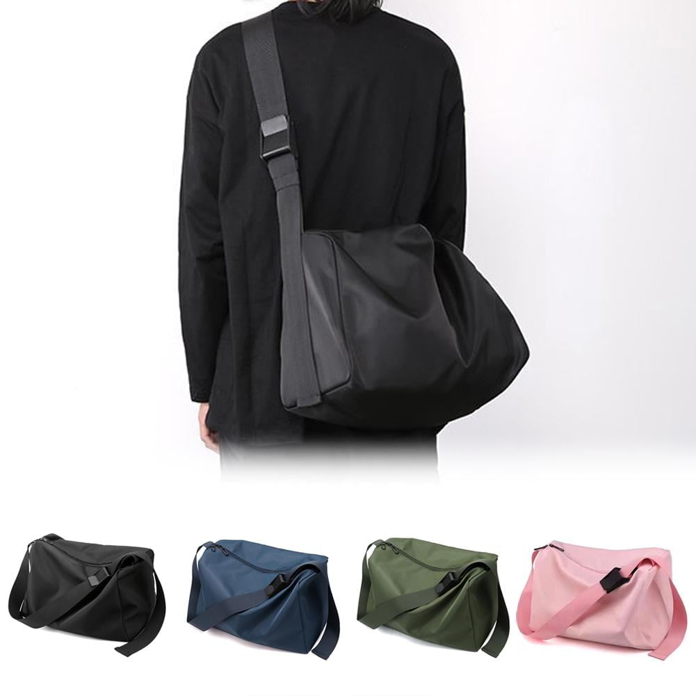 Sac De Sport RAINS Noir - Imperméable - Bandoulière Détachable - Grand Format 55L (21x13x9 Pouces) - Occasion Très Bon État