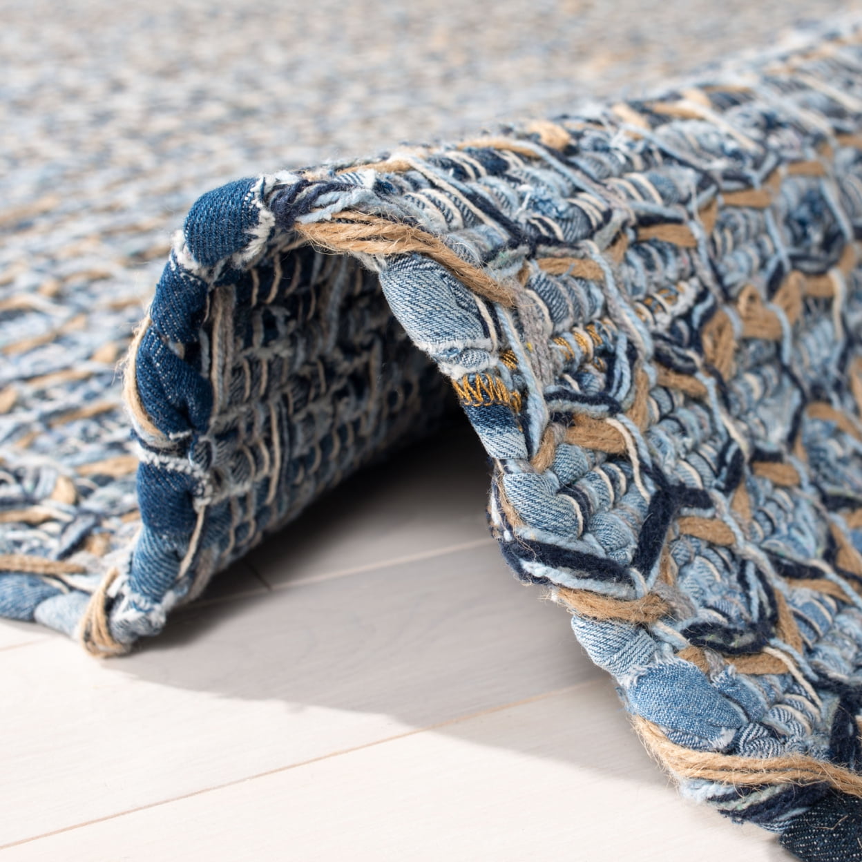 SAFAVIEH Montauk Jamaar Braided Trellis Runner Rug, Blue, 2'3" x 7'