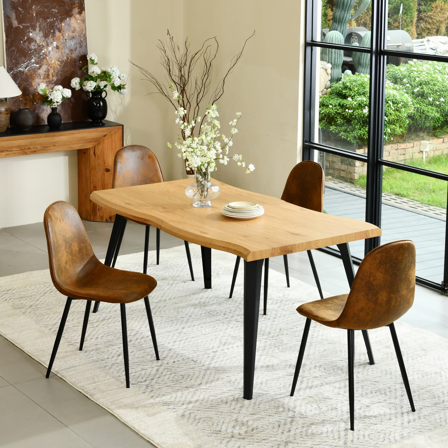 Ensemble de salle à manger 5 pièces Homy Casa de style industriel moderne pour 4 personnes, table en imitation bois avec bords naturels et 4 chaises sans accoudoirs, tissu en suède brun Fuax