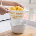 thumbnail image 3 of (Paquete de 2) - Colador de plástico 2 en 1 apto para alimentos y cuenco escurridor de pasta, 2 pares - Colador de frutas y verduras de doble pared grande de 1,7 L y pequeño de 1,1 L, gris claro, 3 of 3