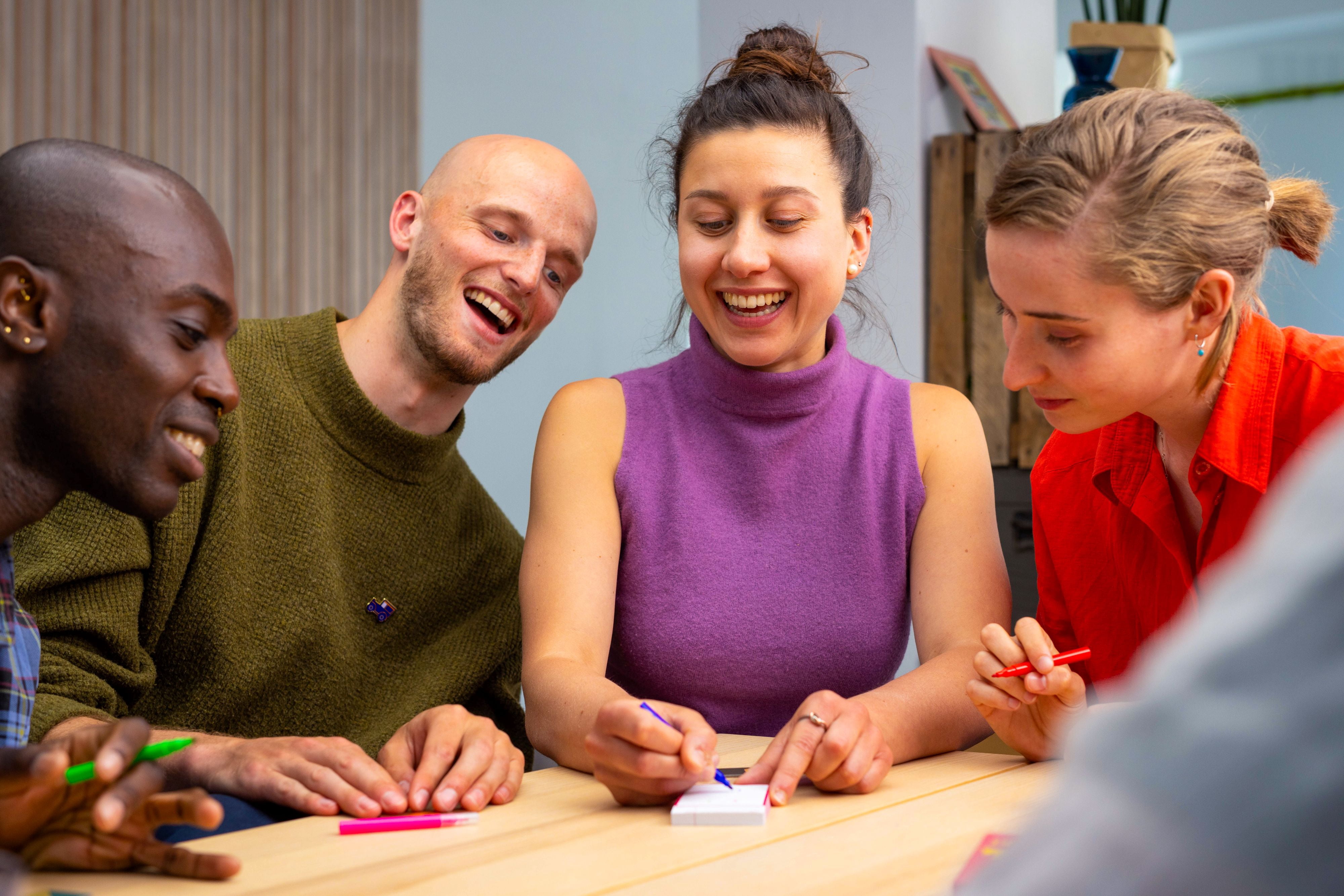 Oink Games A Fake Artist Goes to New York - Japanese Social Deduction Party Game for Families & Adults, Creative Bluffing, Hidden Roles, 5-10 Players, Ages 8+