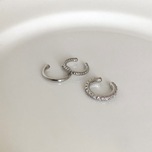 Juego de tres piezas de pendientes con clip para orejas de diamantes para mujer, diseño de nicho de lujo ligero, sin orificios para las orejas