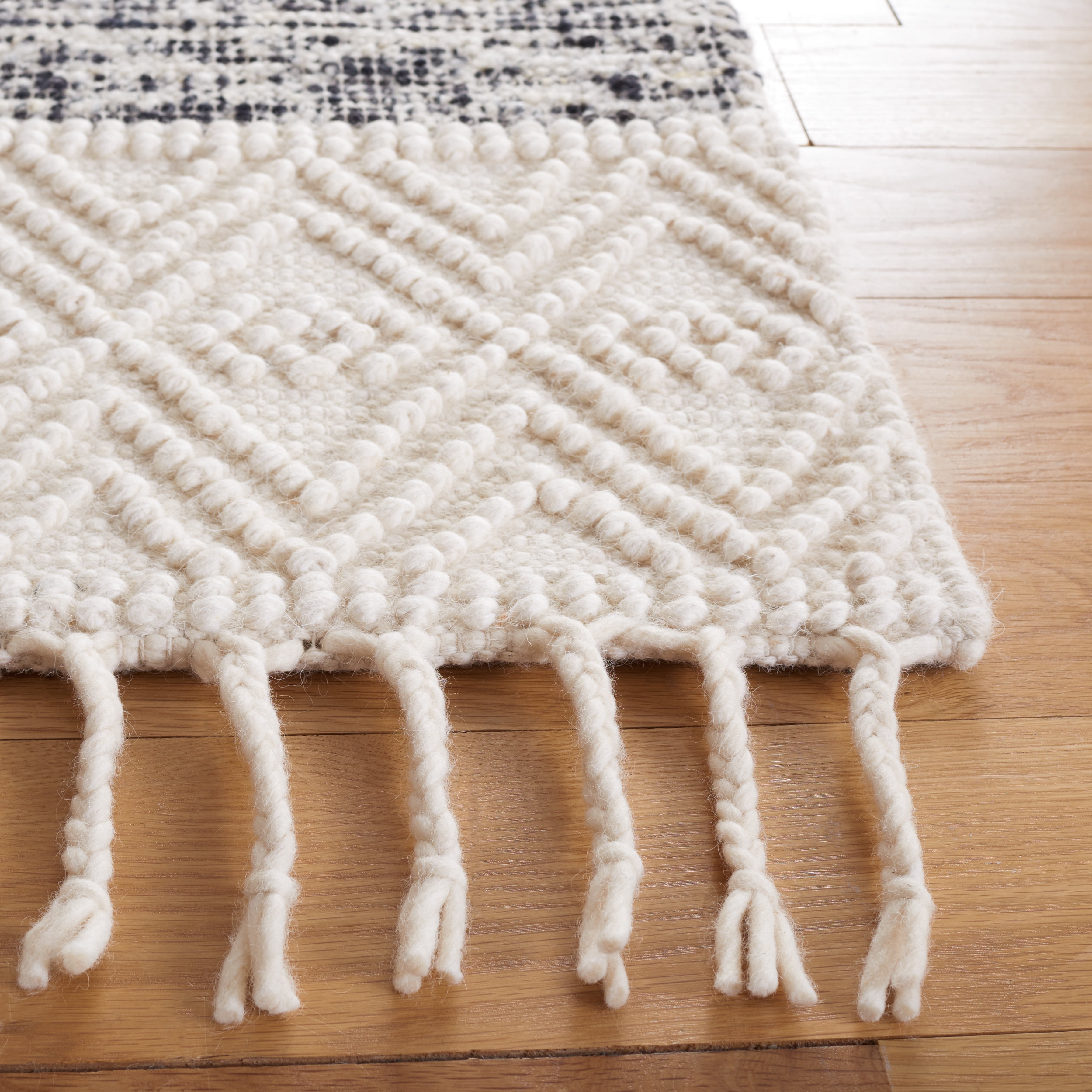 SAFAVIEH Natura Salvador Southwestern Area Rug, Ivory/Black, 3' x 5'