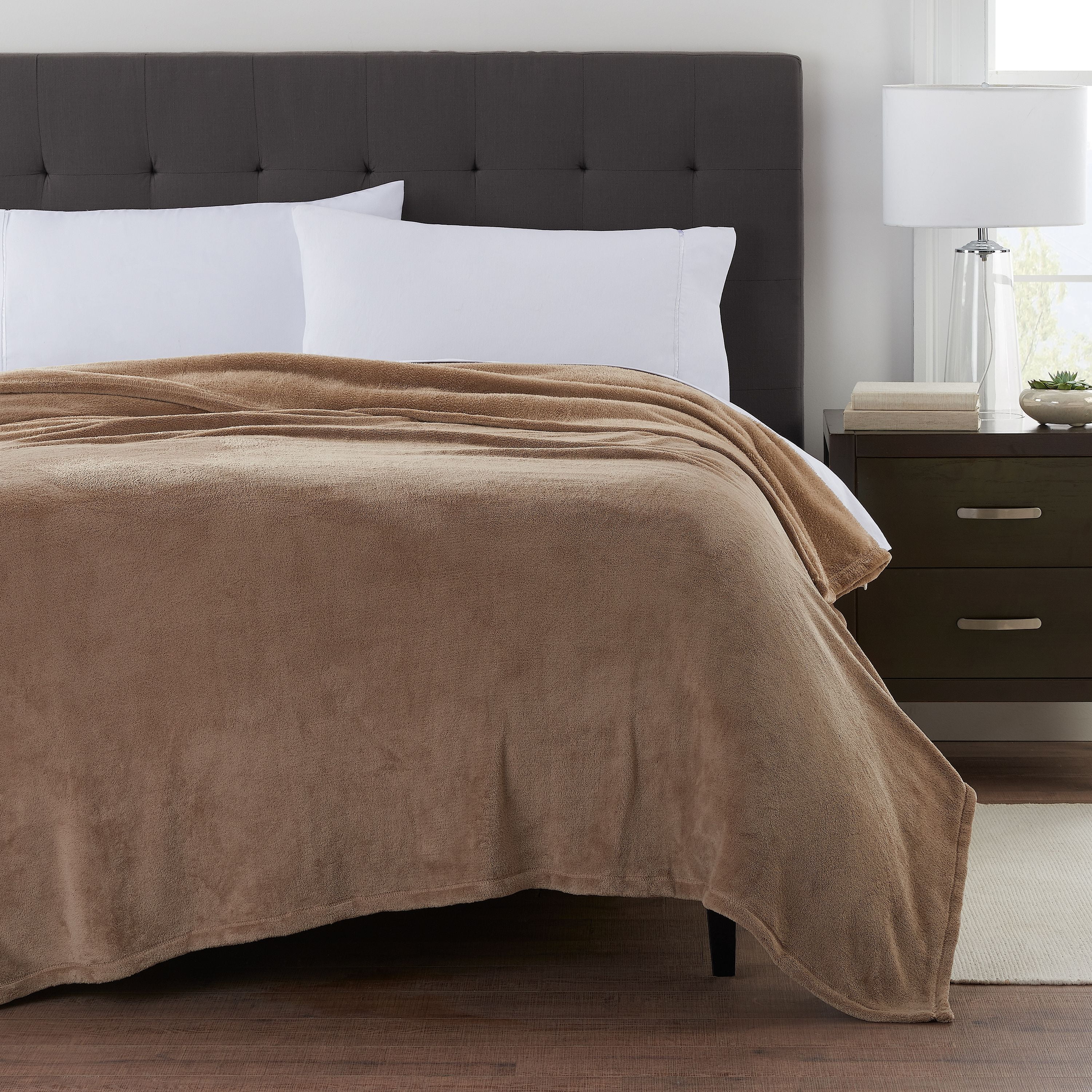 Mainstays Super Soft Plush Blanket, Brown, King