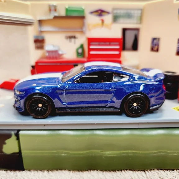 Diecast Ford Shelby GT-350R. Loose. 1:64. Hotwheels.