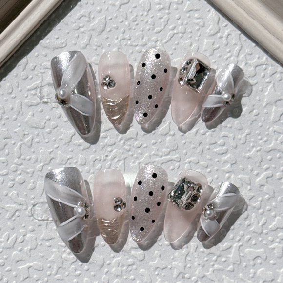 10Pcs Handmade French Short Almond press on nails Silver dots fresh Sweet fake nails Design with Adhesive Nail File Set