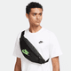 thumbnail image 5 of Cangurera Nike Unisex Sportswear Heritage Hip Pack Ck0981 3l Negro/Verde, 5 of 5