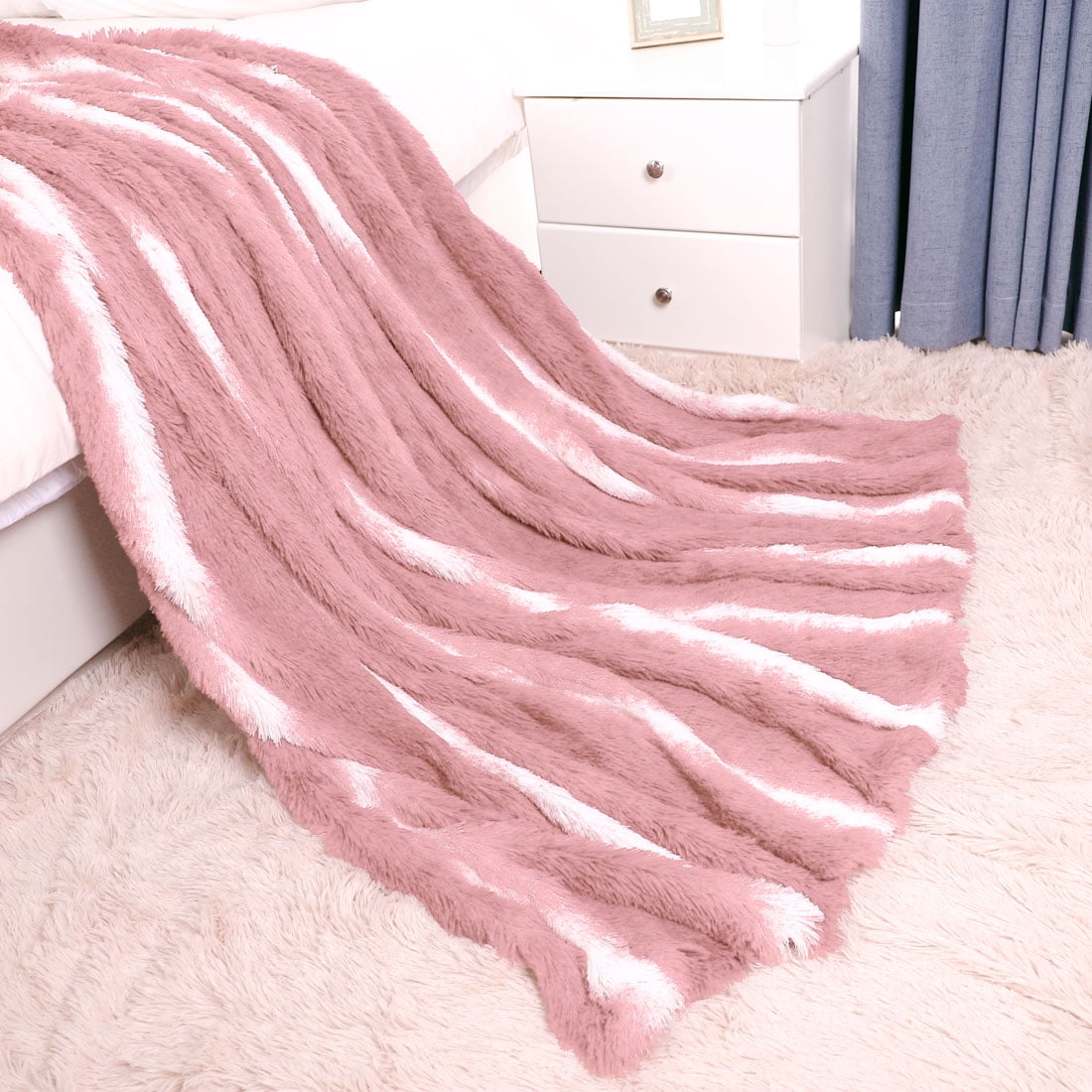 Reversible Lightweight Soft Faux Fur Twin Size Blanket with Fleece