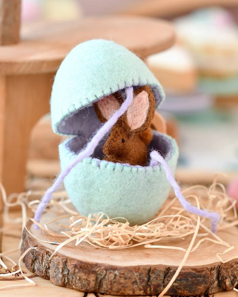 Wool Felt Surprise Easter Egg - Handmade Soft Felted Egg with Miniature Animal Inside, Eco-Friendly Pastel Spring Decor for Easter Basket & Holiday Display