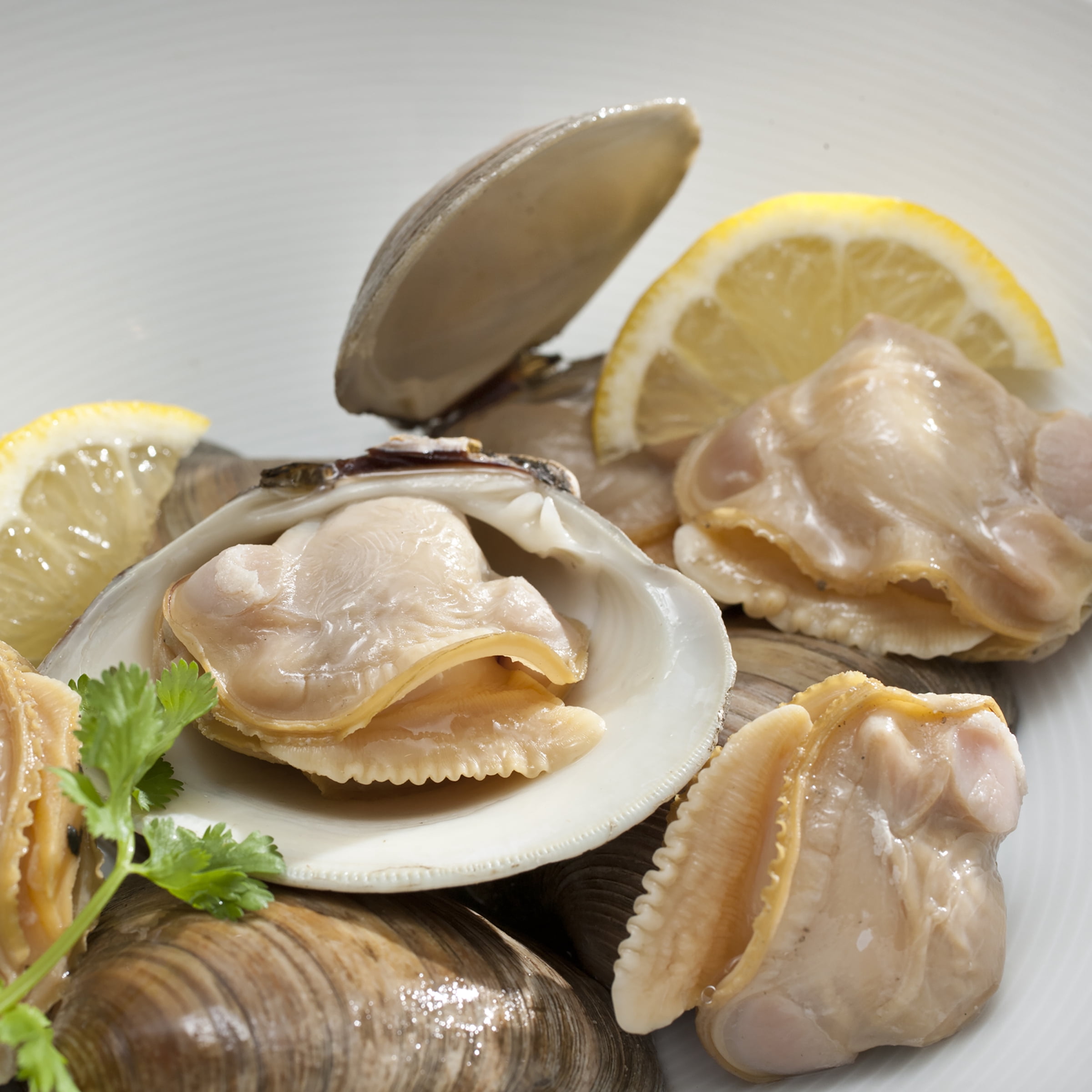 Pacific Pearl Fancy Whole Smoked Clams in Oil 3.75 oz