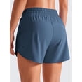 thumbnail image 2 of Shorts CRZ YOGA tiro medio 5" secado rápido con bolsillo con cierre, 2 of 7