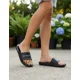 thumbnail image 2 of CHANCLAS KARL LAGERFELD NEGRA CON LETRA CURSIVA, 2 of 5