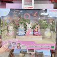thumbnail image 2 of Conjunto de boda de conejo de chocolate de la familia Hot Grove, figuras de PVC de anime para niñas, decoración de habitación, regalo de cumpleaños, juguetes para niños, 2 of 5