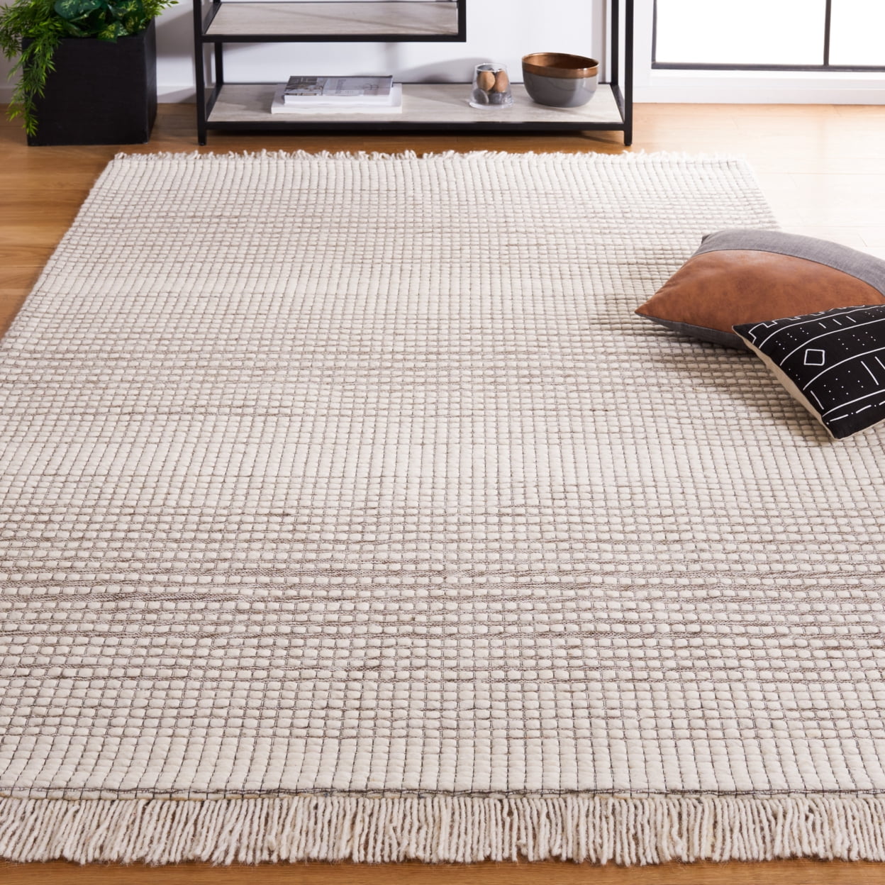SAFAVIEH Marbella Peronal Distressed Area Rug, Ivory/Dark Brown, 5' x 8'