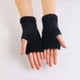 thumbnail image 1 of Guantes de mujer de felpa de color liso, cálidos, de medio dedo, sin dedos, para hombre y mujer, de poliéster, 1 of 4