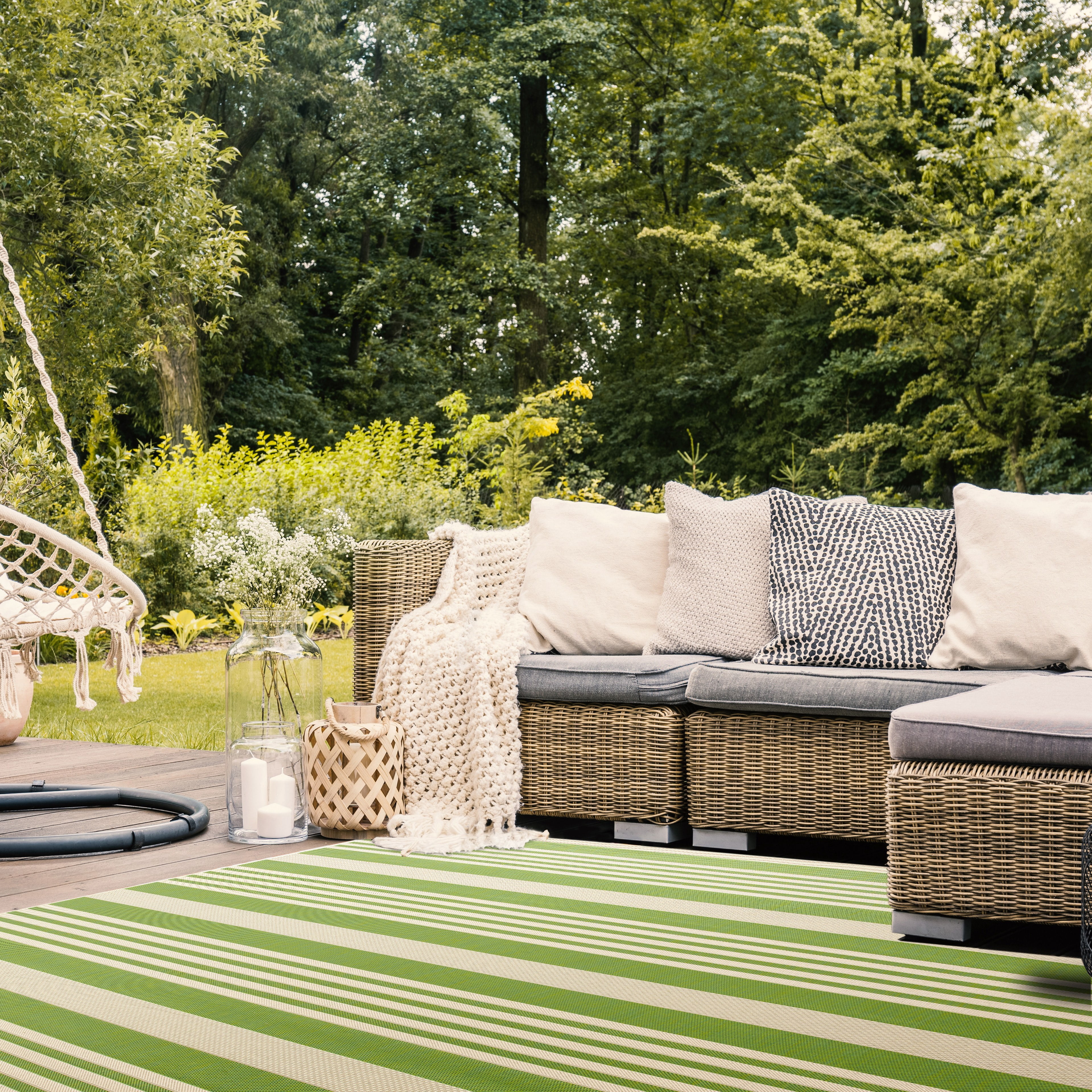 Safavieh Courtyard Caroline Striped Indoor/Outdoor Area Rug, Green/Beige, 8' x 10'