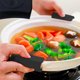 thumbnail image 3 of Pinzas Resistentes Al Calor para Asas de Ollas | Cubreorejas de Hierro Aptos para Microondas | Protección de Manos Antideslizante de Grado Alimenticio | Alternativa a Manoplas de Horno para Cocinar,, 3 of 4