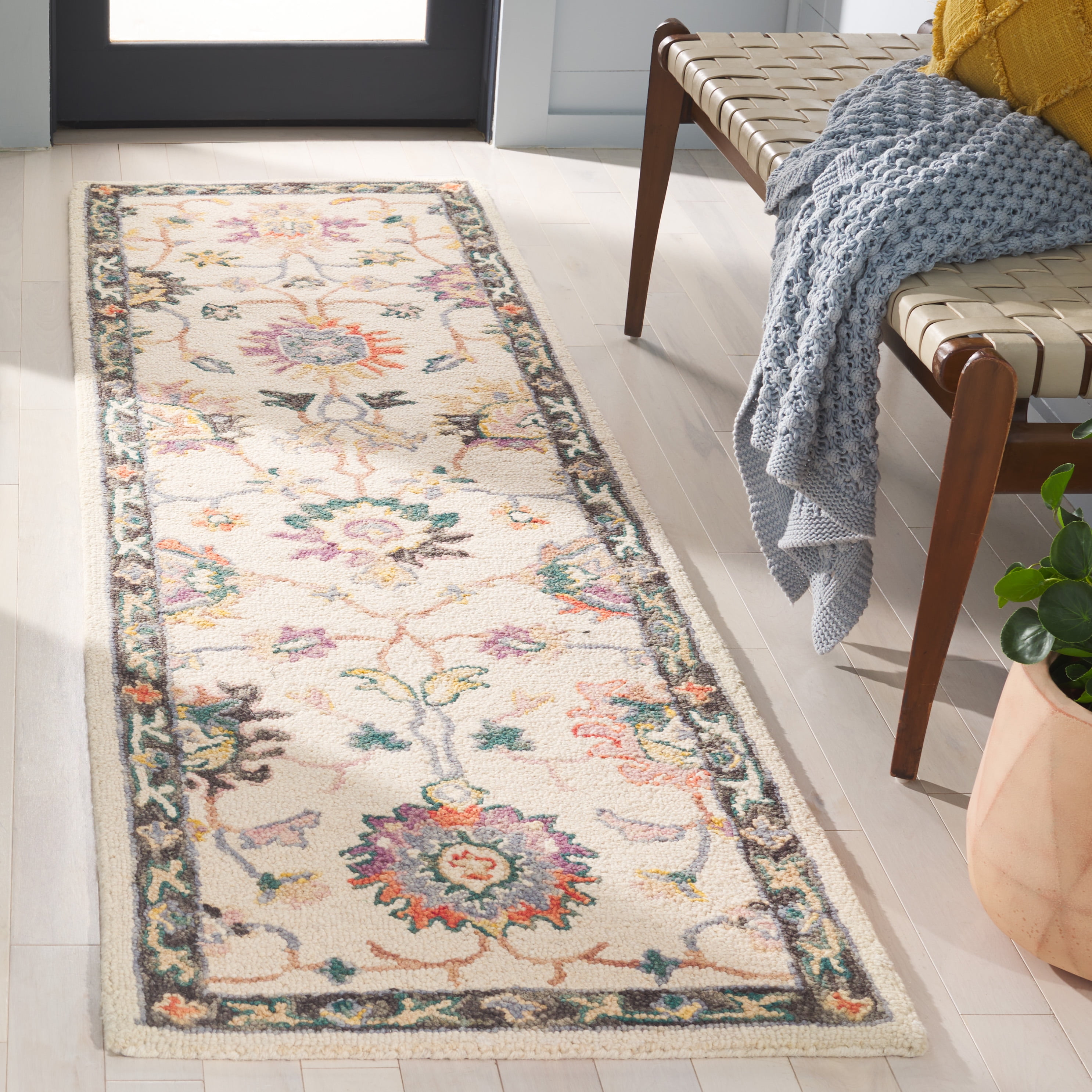 SAFAVIEH Blossom Angel Floral Runner Rug, Beige/Lavander, 2'3" x 8'