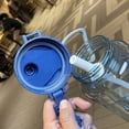 thumbnail image 3 of Taza de agua de gran capacidad, taza espacial de plástico para adultos, taza de plástico para estudiantes al aire libre, taza de agua para adultos, taza de fitness para hombres y mujeres (1 L, azul), 3 of 3