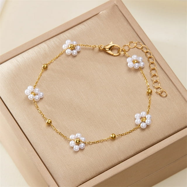 Pulsera de flores de perlas para mujer | Perlas de imitación ajustables chapadas en aleación | Joyería de regalo multicolor elegante | Longitud ligera de 9.1in | 5 Flores de Perla Blanca – 1 Pieza