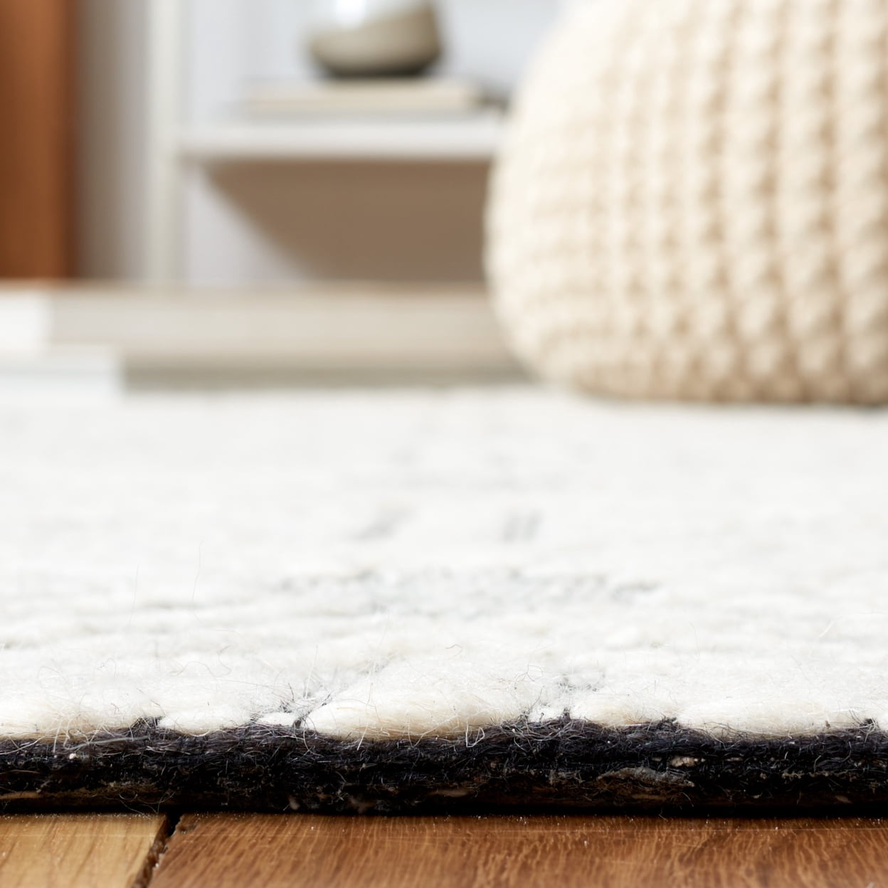 SAFAVIEH Marbella Clarissa Diamond Area Rug, Ivory/Black, 6' x 9'