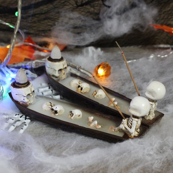 Skull Incense Boat, Halloween Resin Decor Skull Holder with Incense, Spooky Gothic Tabletop Decoration for Home, Party, and Seasonal Display