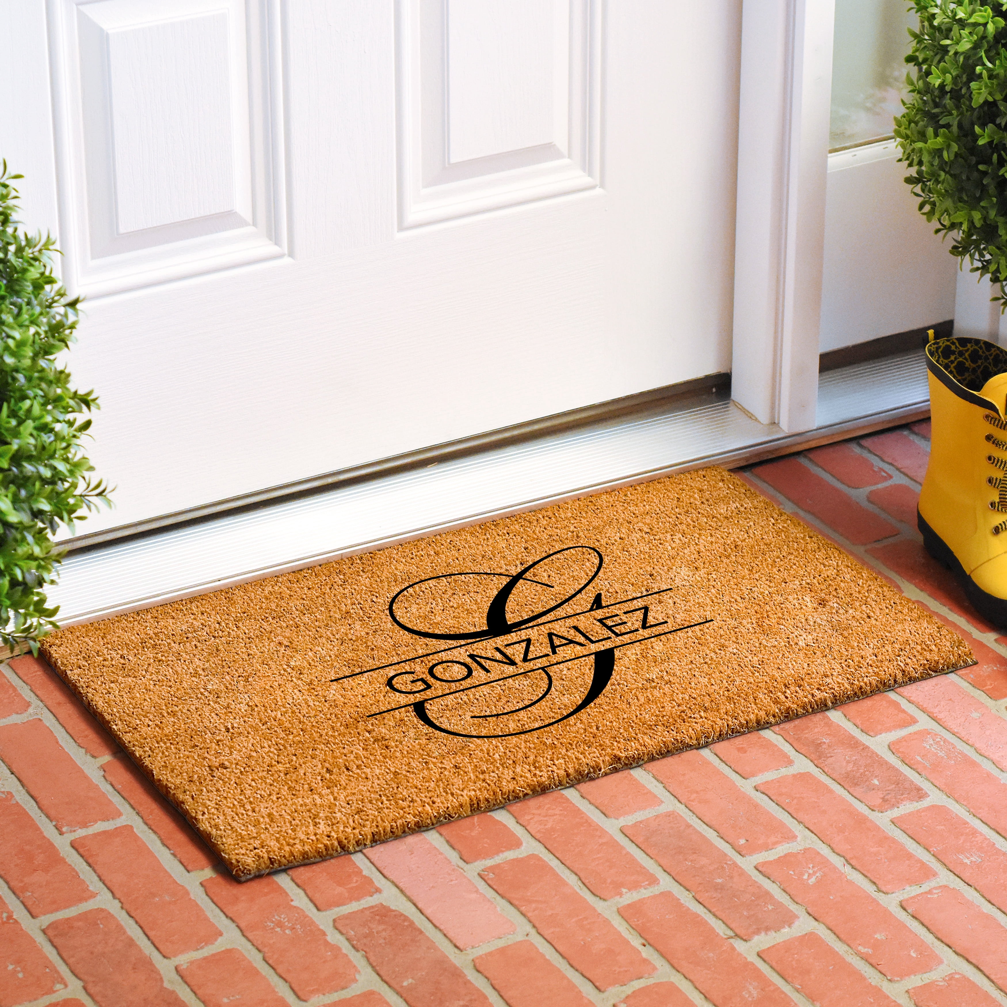 Calloway Mills 110822436 Gonzalez Personalized Doormat 24" x 36"