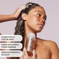 thumbnail image 2 of Champú Detox OUAI. Limpiador clarificante para eliminar la suciedad, la grasa, los productos y la acumulación de agua dura. Recupera un cabello súper limpio, suave y fresco., 2 of 6