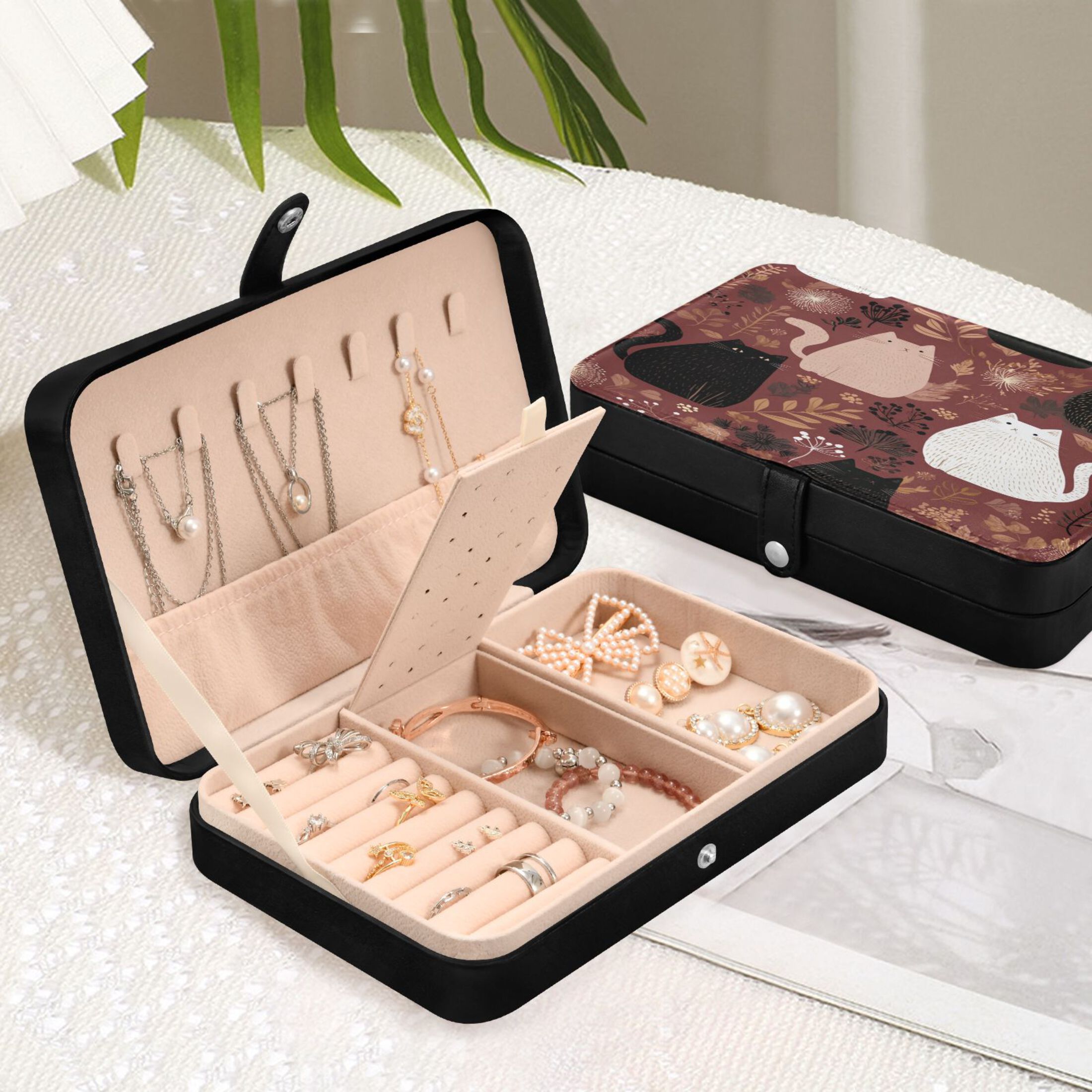 Leather Jewelry Box Rectangular 8.27x5.5x1.78In Travel Jewelry Storage Earrings Necklace Bracelet Watch Brooch Storage Colorful Cats
