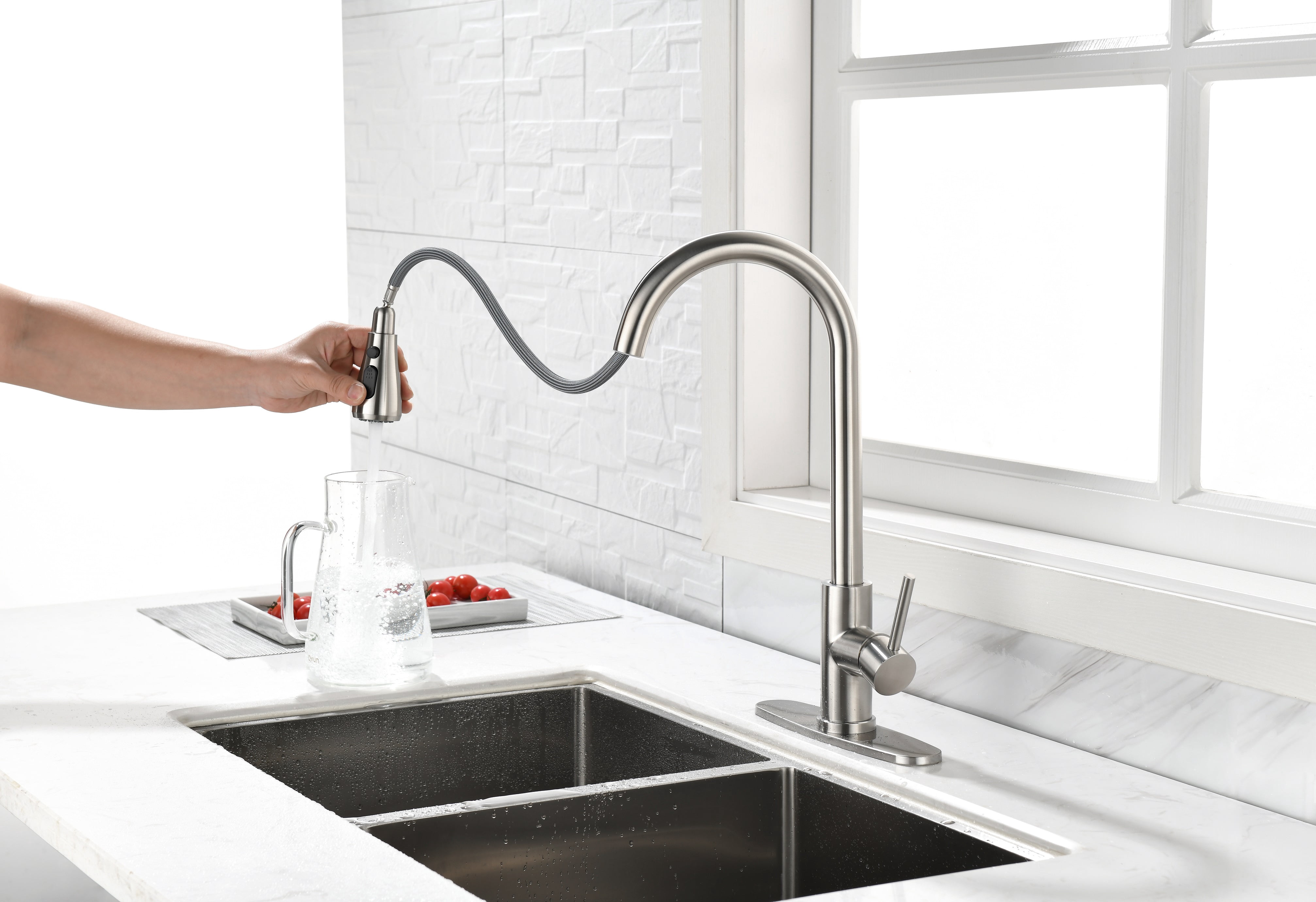 Izzovium Single Handle High Arc Brushed Nickel Kitchen Faucet with Pull Out Sprayer, 360° Swivel Stainless Steel Sink Faucet, Easy Temperature Control