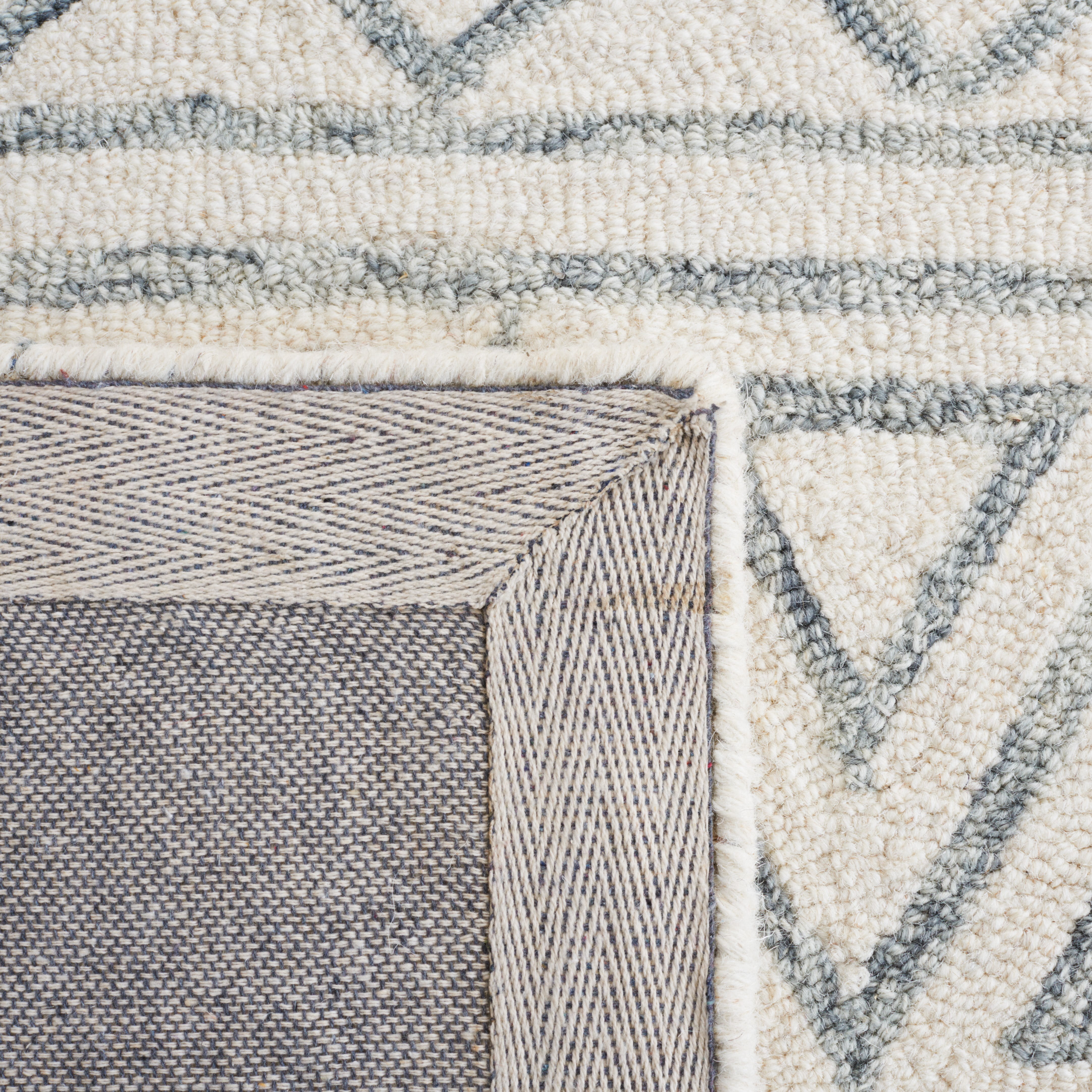 SAFAVIEH Metro Beaumont Southwestern Area Rug, Ivory/Grey, 6' x 6' Square