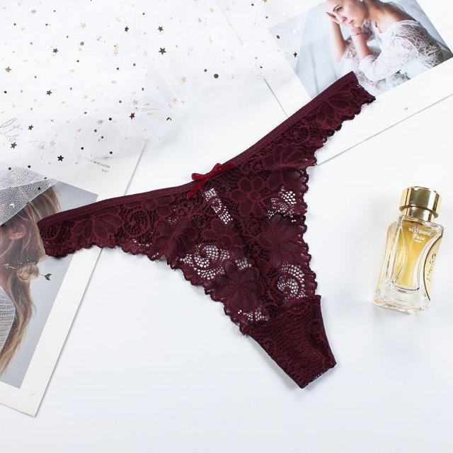 Tanga de cintura media de encaje sexy para mujer, ropa interior de talla grande, camiseta triangular con patrón hueco transparente