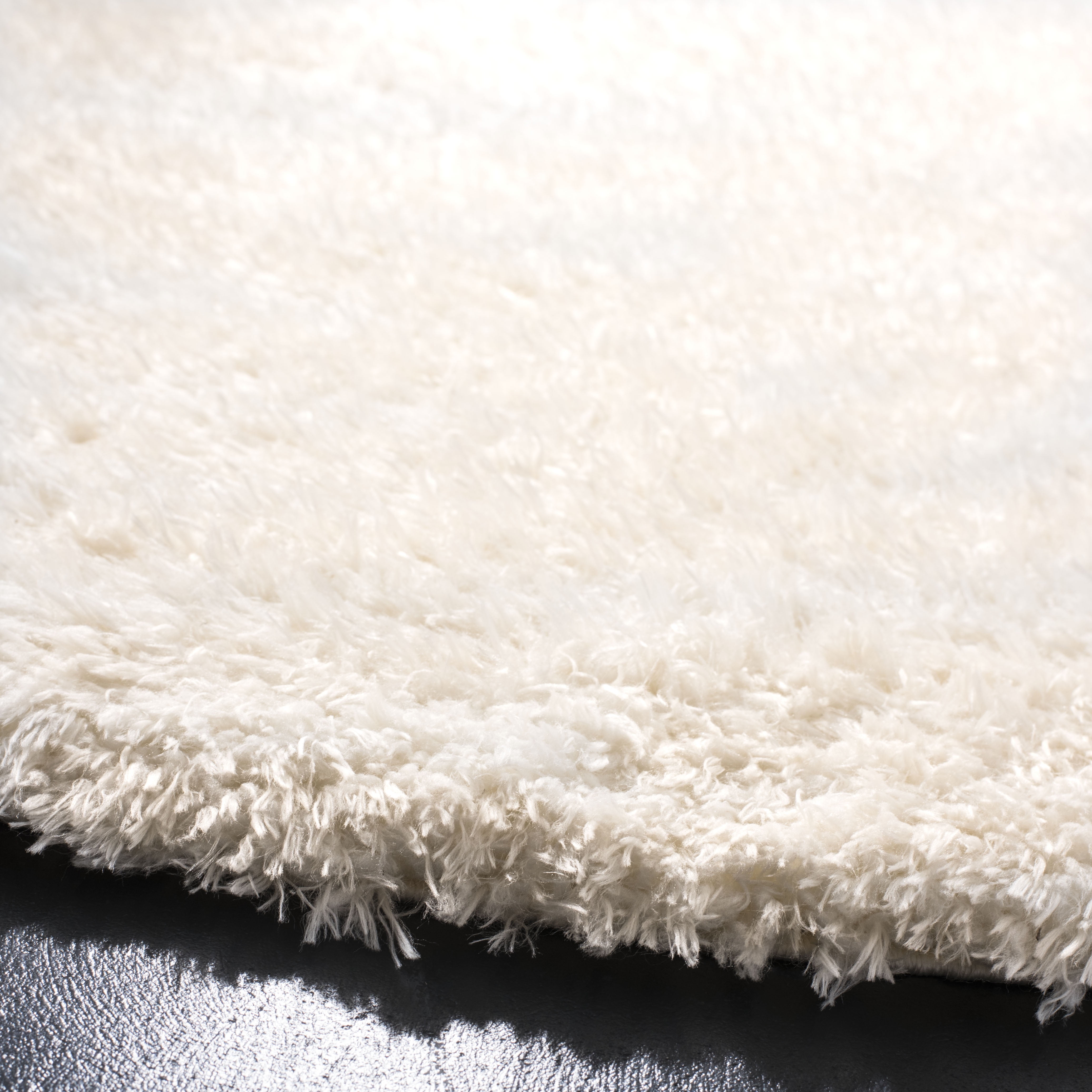 SAFAVIEH Madrid Miah Solid Plush Polyester Shag Area Rug, Ivory, 6'7" x 6'7" Round