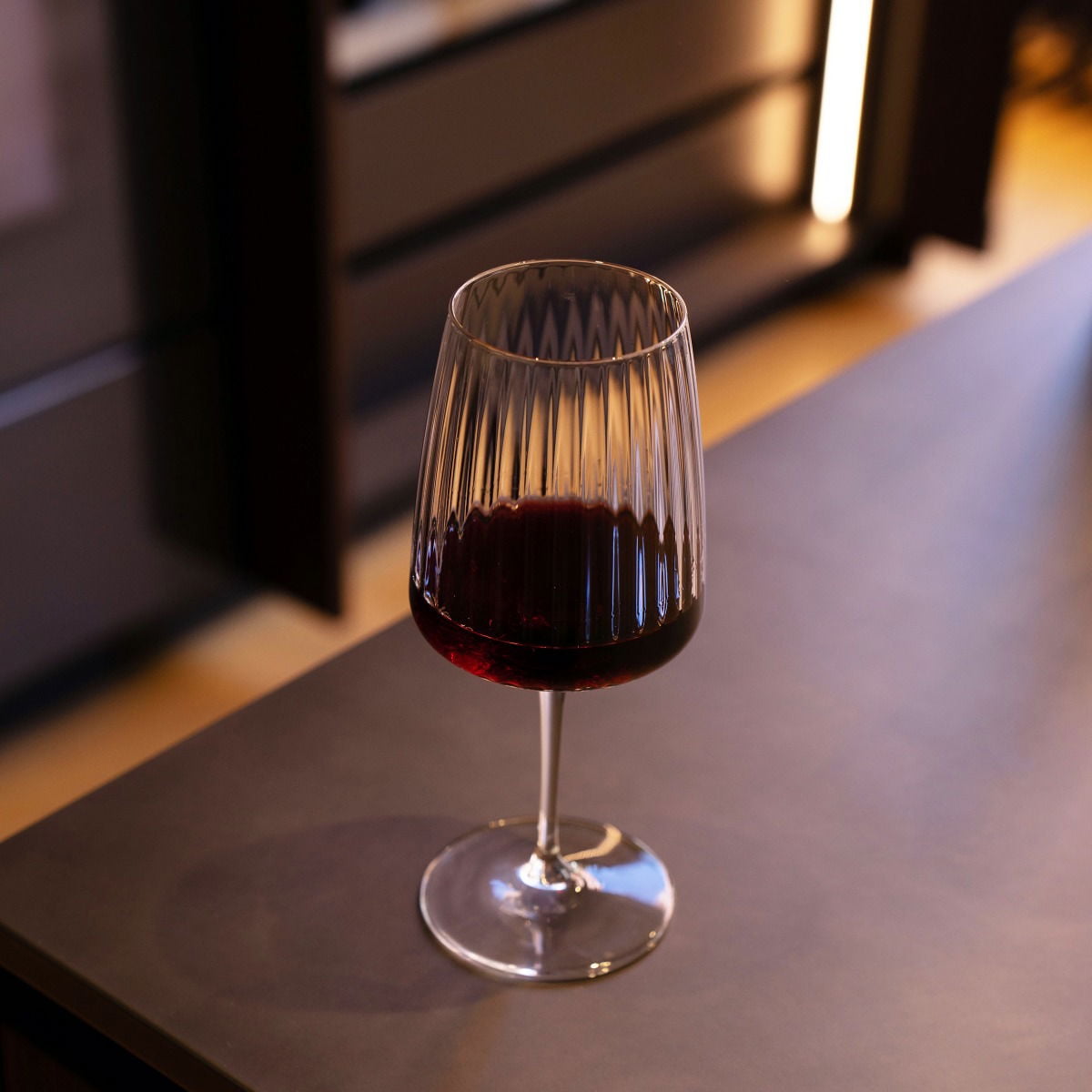 Bormioli Rocco Exclusiva | Set of 4 Red Wine Glasses 18 Oz. | Ribbed Merlot and Cabernet Sauvignon Wine Glass | Made of Crystal Star Glass | With XLT Treatment | Dishwasher Safe | Made in Italy