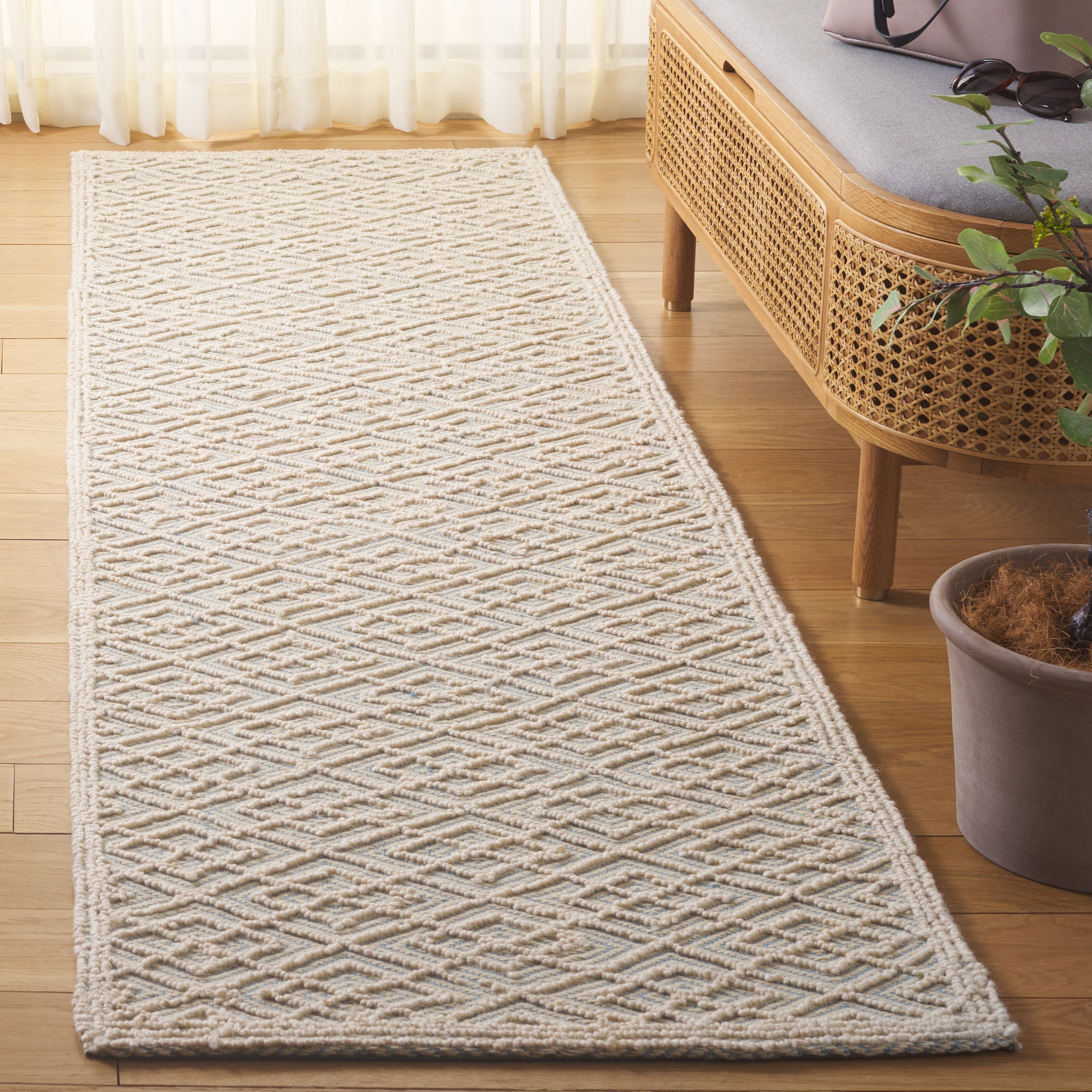 SAFAVIEH Trace Einri Geometric Runner Rug, Ivory/Blue, 2'3" x 8'