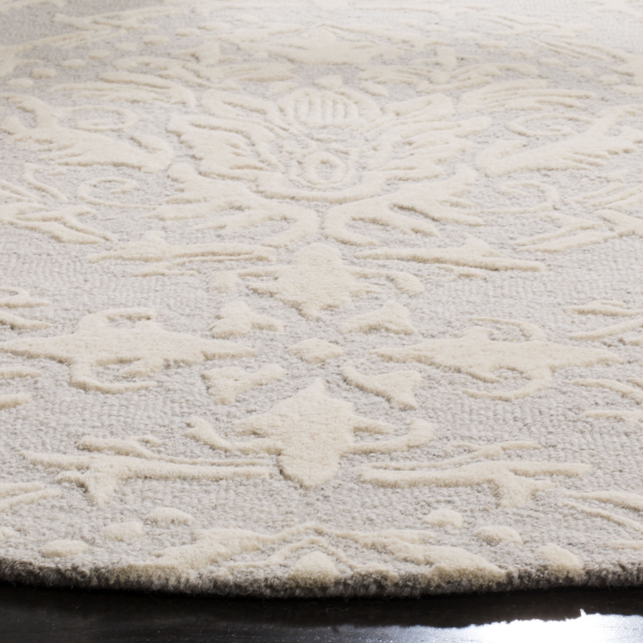 SAFAVIEH Blossom Kestrel Damask Wool Area Rug, Light Grey/Ivory, 6' x 6' Round