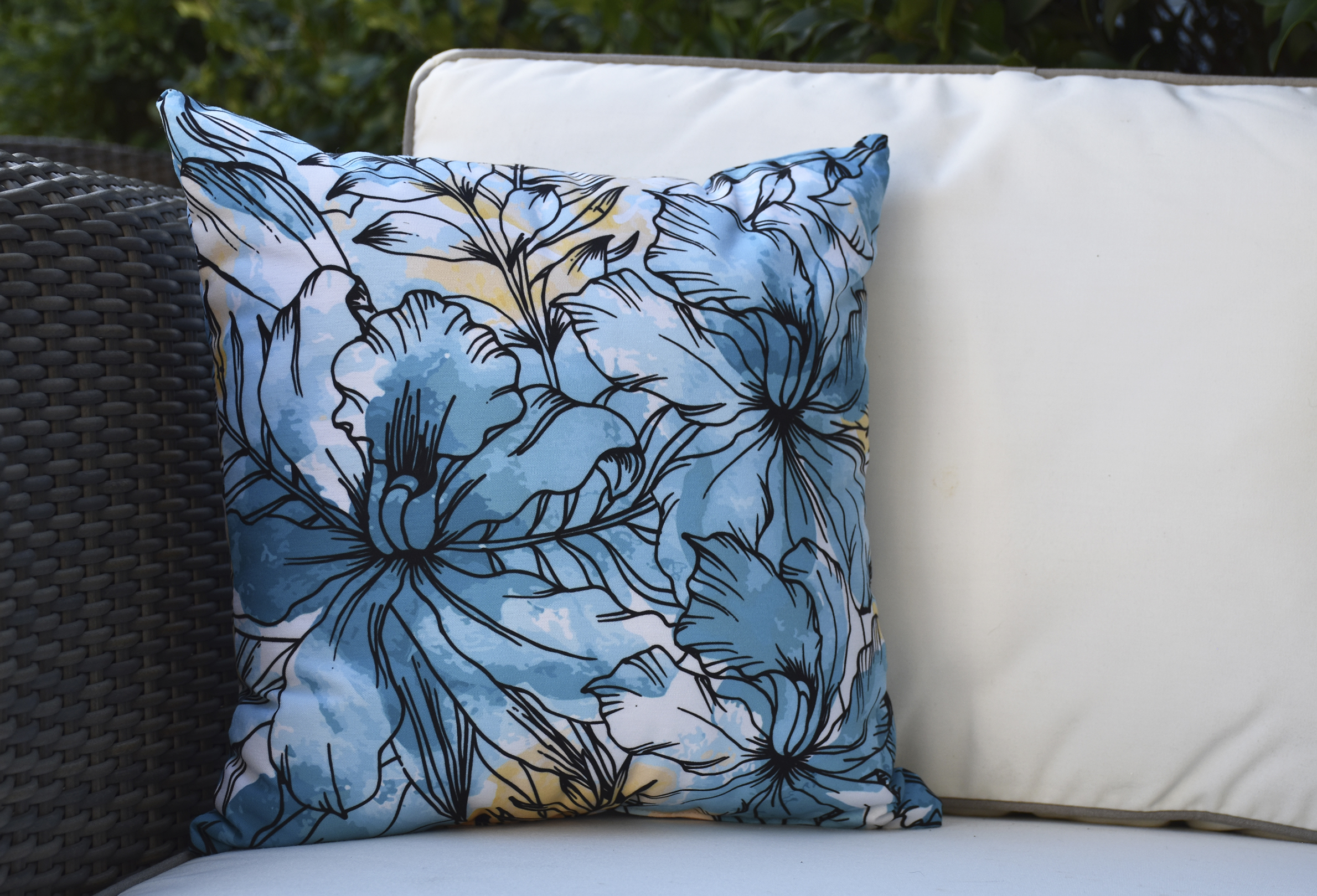 Simply Daisy, 16" x 16" Zentangle, Floral Print Outdoor Pillow, Teal